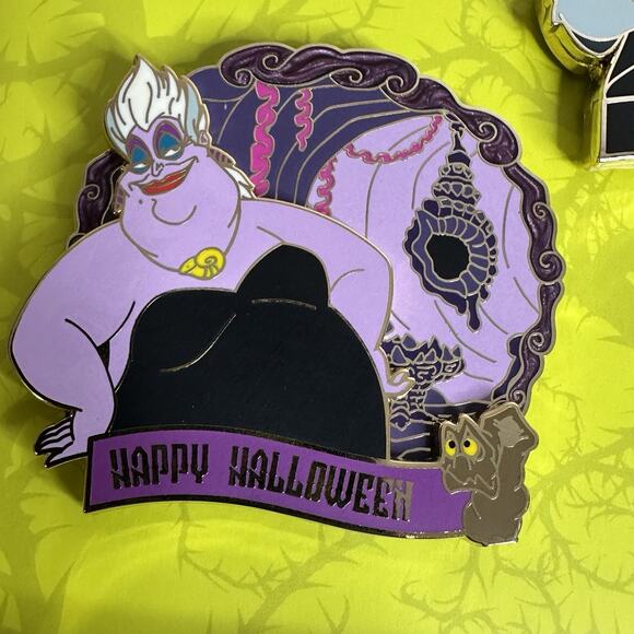 Disney Halloween Villains Lairs 5 Pin Box Set LE 1500 Ursula Hades Maleficent - Picture 6 of 9